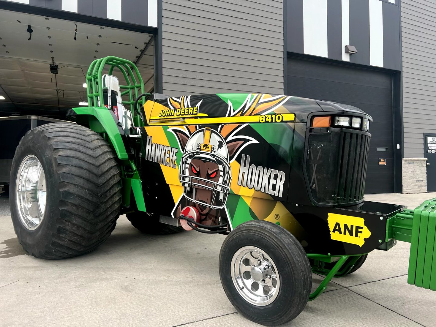 Hawkeye Hooker Pulling Tractor